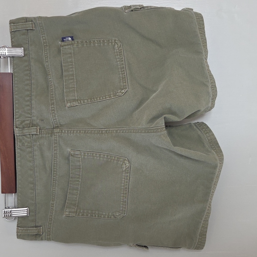 The North Face Sage Green Shorts Size 8 Long - Picture 2 of 3